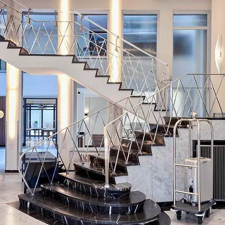 Отель Flemings Selection Frankfurt-city